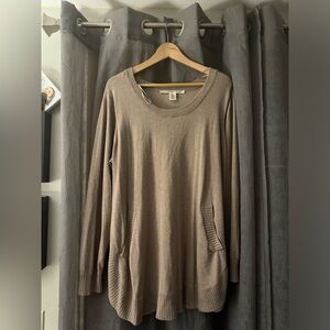 2x brown women’s sweater